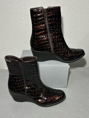 Mephisto Women's Leather Faux Crocodile Brown Wedge booties